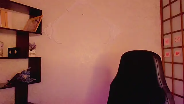 Snapshot of KateCuddle chatting on 02/14/25, 05:41 KateCuddle online show from 02/14/25, 05:41