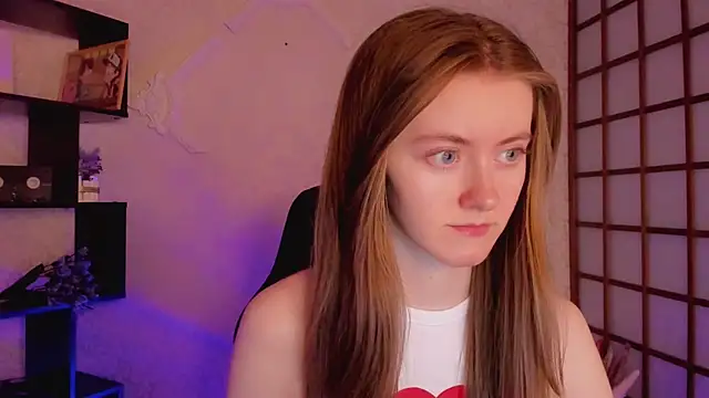 Snapshot of KateCuddle chatting on 02/19/25, 02:23 KateCuddle online show from 02/19/25, 02:23