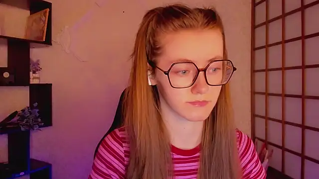 Snapshot of KateCuddle chatting on 02/25/25, 02:03 KateCuddle online show from 02/25/25, 02:03