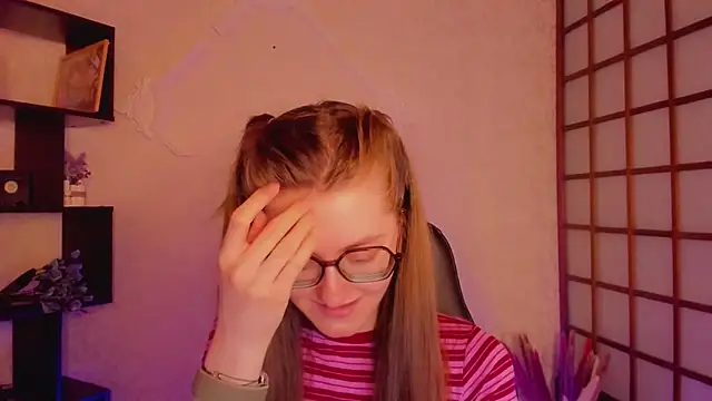 Snapshot of KateCuddle chatting on 02/25/25, 05:08 KateCuddle online show from 02/25/25, 05:08