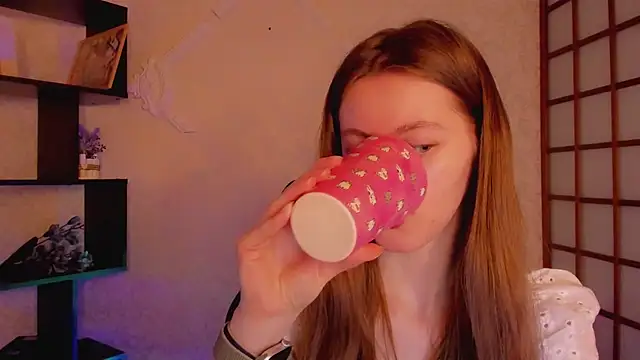 Snapshot of KateCuddle chatting on 03/10/25, 05:33 KateCuddle online show from 03/10/25, 05:33