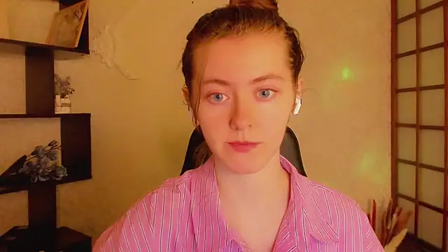 Snapshot of KateCuddle chatting on 03/11/25, 02:21 KateCuddle online show from 03/11/25, 02:21