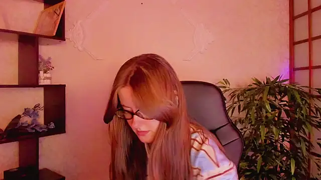 Snapshot of KateCuddle chatting on 03/12/25, 02:30 KateCuddle online show from 03/12/25, 02:30