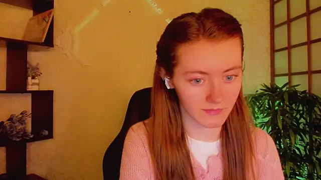 Snapshot of KateCuddle chatting on 03/14/25, 02:31 KateCuddle online show from 03/14/25, 02:31