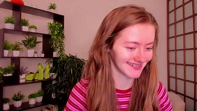 Snapshot of KateCuddle chatting on 09/11/25, 02:44 KateCuddle online show from 09/11/25, 02:44