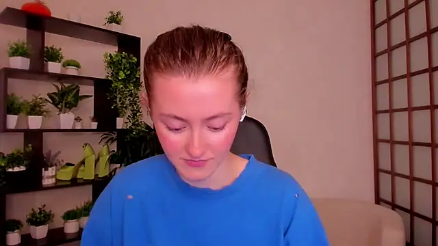 Snapshot of KateCuddle chatting on 09/12/25, 02:55 KateCuddle online show from 09/12/25, 02:55