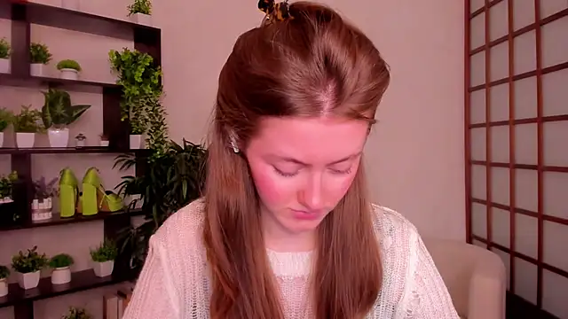 Snapshot of KateCuddle chatting on 09/19/25, 02:24 KateCuddle online show from 09/19/25, 02:24