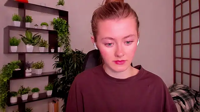 Snapshot of KateCuddle chatting on 10/01/25, 02:50 KateCuddle online show from 10/01/25, 02:50