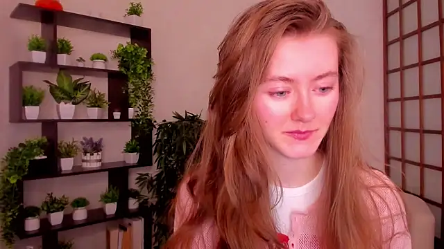 Snapshot of KateCuddle chatting on 10/08/25, 02:20 KateCuddle online show from 10/08/25, 02:20