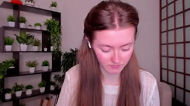 Snapshot of KateCuddle chatting on 10/10/25, 02:32 KateCuddle online show from 10/10/25, 02:32