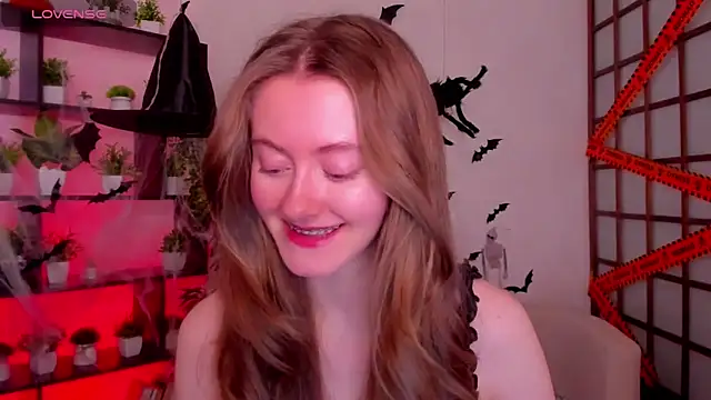 Snapshot of KateCuddle chatting on 10/27/25, 02:48 KateCuddle online show from 10/27/25, 02:48