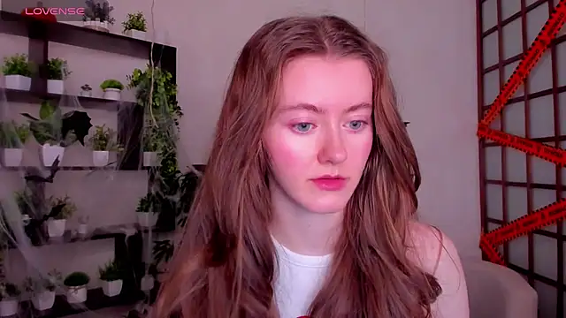 Snapshot of KateCuddle chatting on 10/28/25, 02:26 KateCuddle online show from 10/28/25, 02:26