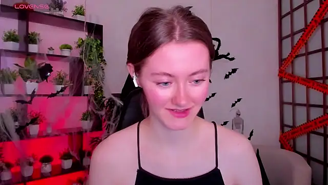 Snapshot of KateCuddle chatting on 10/29/25, 02:47 KateCuddle online show from 10/29/25, 02:47