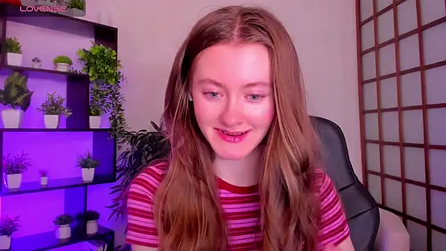 Snapshot of KateCuddle chatting on 11/25/25, 02:33 KateCuddle online show from 11/25/25, 02:33