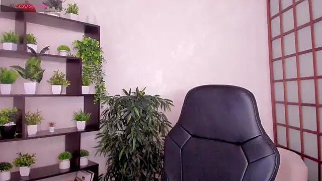 Snapshot of KateCuddle chatting on 11/26/25, 02:23 KateCuddle online show from 11/26/25, 02:23