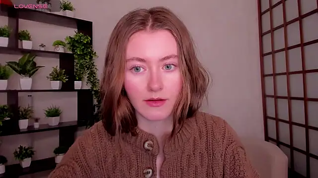 Snapshot of KateCuddle chatting on 12/17/25, 02:39 KateCuddle online show from 12/17/25, 02:39