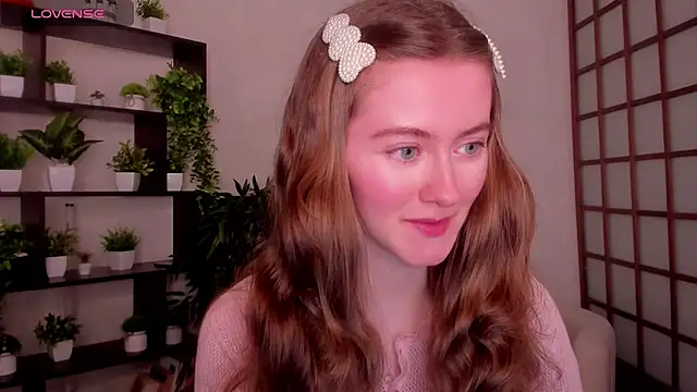 Snapshot of KateCuddle chatting on 12/22/25, 02:41 KateCuddle online show from 12/22/25, 02:41