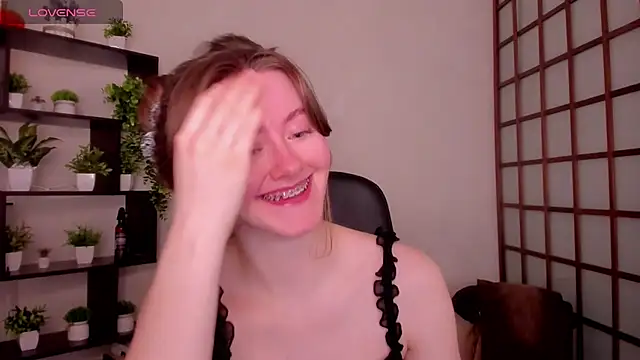 Snapshot of KateCuddle chatting on 02/13/26, 02:29 KateCuddle online show from 02/13/26, 02:29