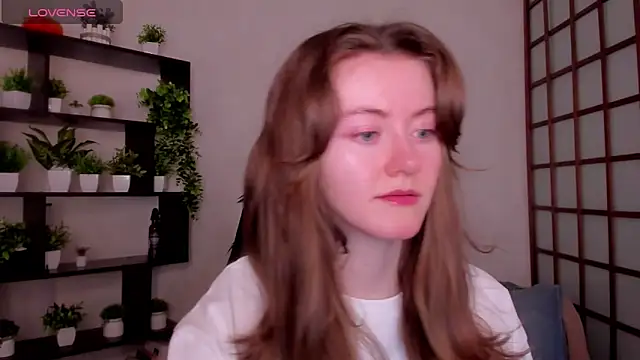 Snapshot of KateCuddle chatting on 02/16/26, 02:40 KateCuddle online show from 02/16/26, 02:40