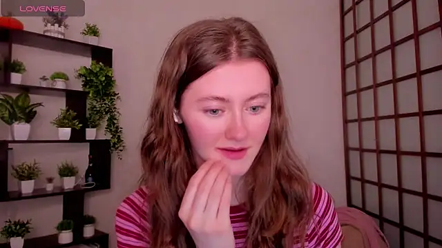 Snapshot of KateCuddle chatting on 02/17/26, 02:41 KateCuddle online show from 02/17/26, 02:41