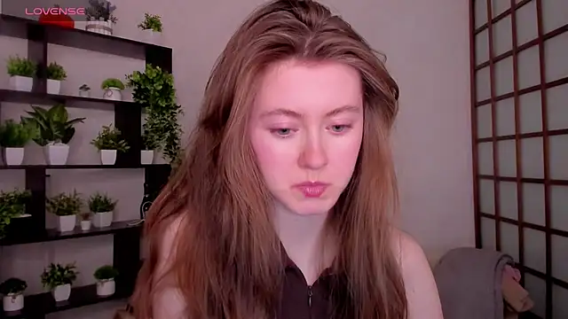 Snapshot of KateCuddle chatting on 02/24/26, 02:42 KateCuddle online show from 02/24/26, 02:42