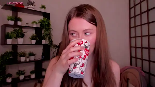 Snapshot of KateCuddle chatting on 03/02/26, 02:47 KateCuddle online show from 03/02/26, 02:47