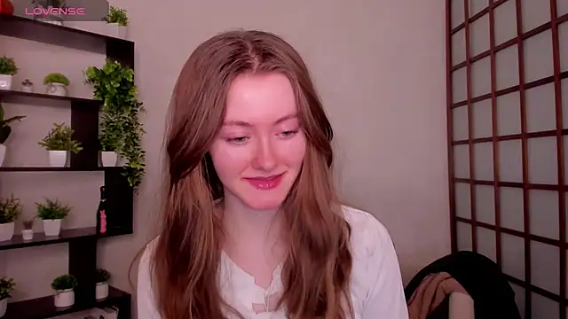 Snapshot of KateCuddle chatting on 03/12/26, 02:39 KateCuddle online show from 03/12/26, 02:39