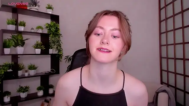 Snapshot of KateCuddle chatting on 03/27/26, 02:06 KateCuddle online show from 03/27/26, 02:06