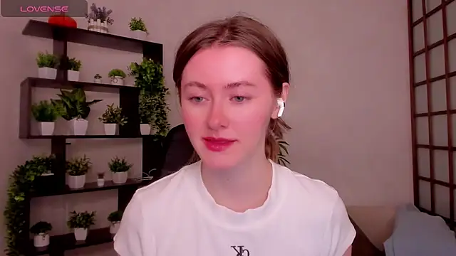 Snapshot of KateCuddle chatting on 03/31/26, 02:46 KateCuddle online show from 03/31/26, 02:46