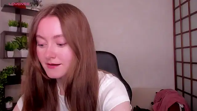 Snapshot of KateCuddle chatting on 04/10/26, 02:39 KateCuddle online show from 04/10/26, 02:39