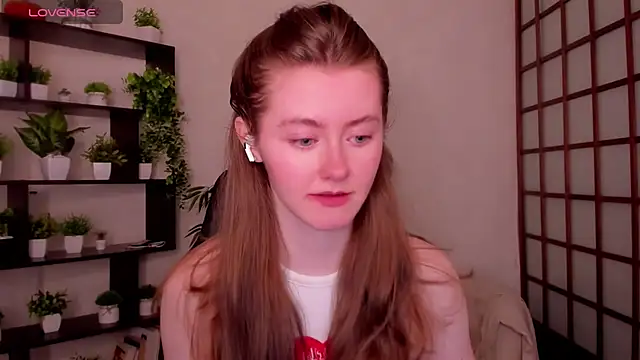 Snapshot of KateCuddle chatting on 04/27/26, 02:42 KateCuddle online show from 04/27/26, 02:42