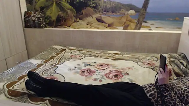 Snapshot of Aphelandra chatting on 03/18/25, 01:09 Aphelandra online show from 03/18/25, 01:09