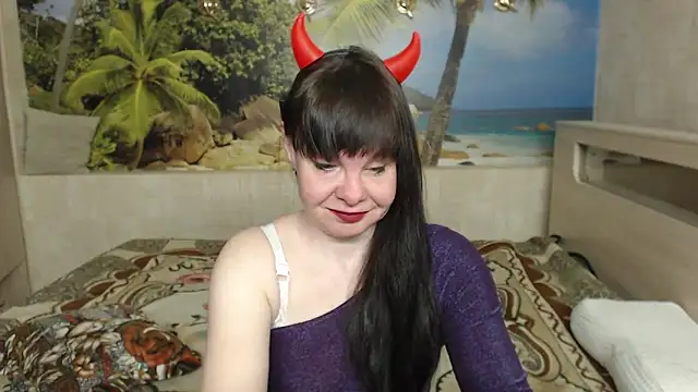 Snapshot of Aphelandra chatting on 04/21/26, 12:00 Aphelandra online show from 04/21/26, 12:00