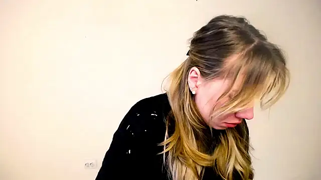 Snapshot of Sport_Tall_Doll chatting on 04/27/26, 08:01 Sport Tall Doll online show from 04/27/26, 08:01