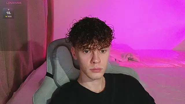 Snapshot of cute_thomas chatting on 03/23/26, 05:28 cute thomas online show from 03/23/26, 05:28