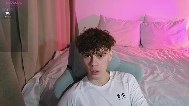 Snapshot of cute_thomas chatting on 03/25/26, 05:52 cute thomas online show from 03/25/26, 05:52