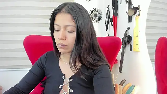 julieta evans  online show from 10/06/25, 11:13