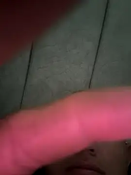 Snapshot of erickvnzl11 chatting on 10/28/25, 04:09 erickvnzl11 online show from 10/28/25, 04:09