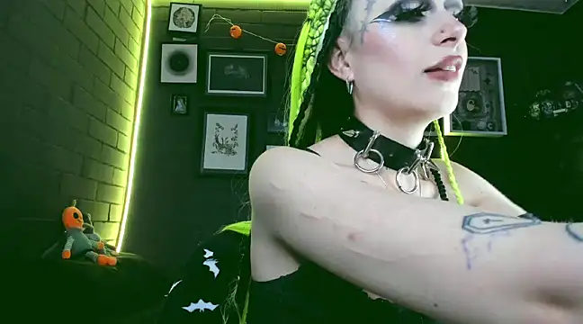 Snapshot of insania_9999_ chatting on 12/09/24, 10:20 insania 9999  online show from 12/09/24, 10:20