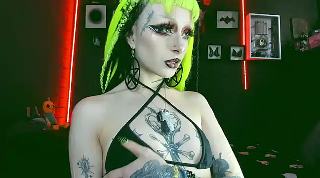 Snapshot of insania_9999_ chatting on 12/10/24, 07:32 insania 9999  online show from 12/10/24, 07:32