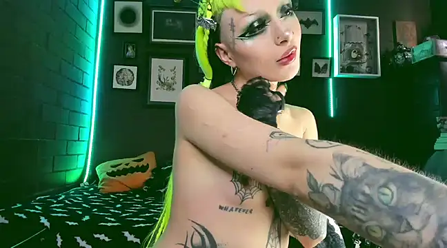 Snapshot of insania_9999_ chatting on 12/20/24, 08:45 insania 9999  online show from 12/20/24, 08:45