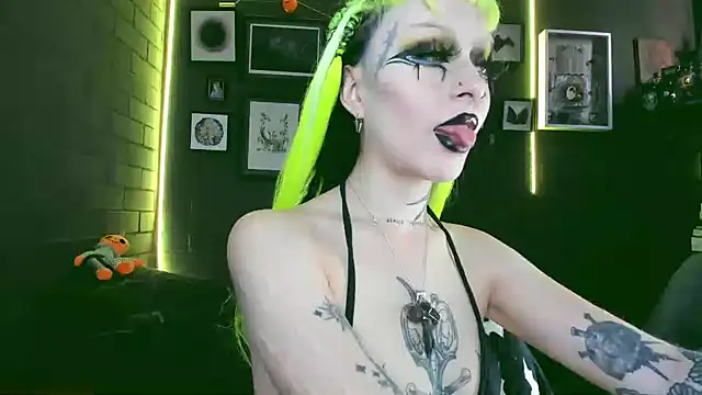 Snapshot of insania_9999_ chatting on 01/08/25, 05:26 insania 9999  online show from 01/08/25, 05:26