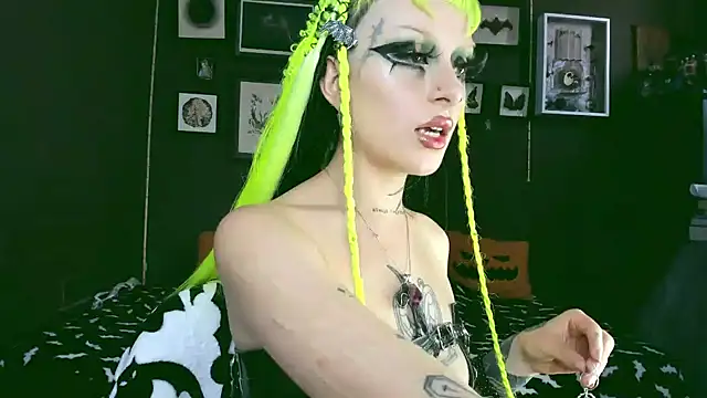 Snapshot of insania_9999_ chatting on 01/17/25, 04:26 insania 9999  online show from 01/17/25, 04:26