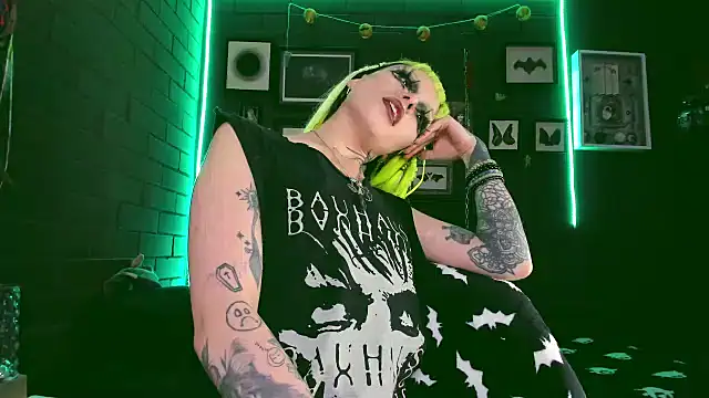 Snapshot of insania_9999_ chatting on 01/24/25, 09:37 insania 9999  online show from 01/24/25, 09:37