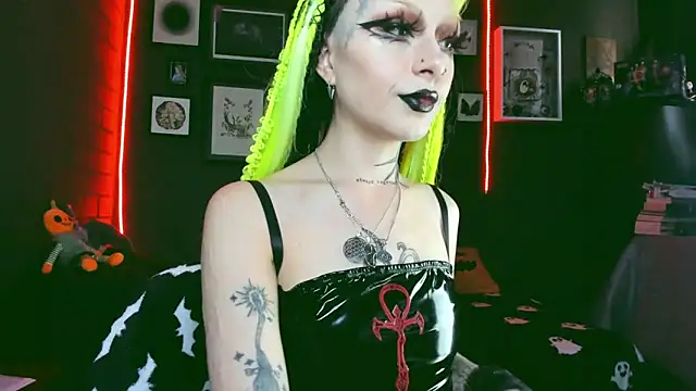 Snapshot of insania_9999_ chatting on 01/28/25, 04:52 insania 9999  online show from 01/28/25, 04:52