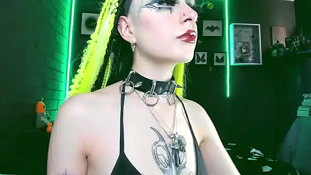 Snapshot of insania_9999_ chatting on 01/31/25, 08:43 insania 9999  online show from 01/31/25, 08:43