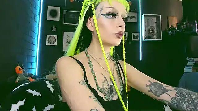 Snapshot of insania_9999_ chatting on 02/01/25, 06:19 insania 9999  online show from 02/01/25, 06:19