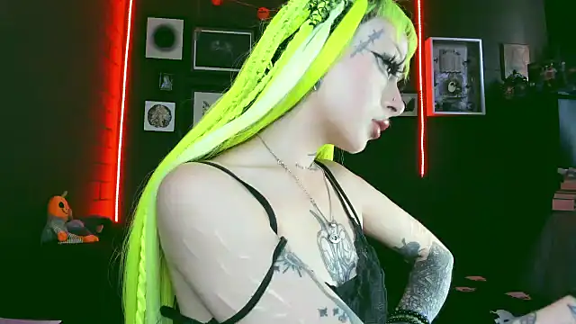 Snapshot of insania_9999_ chatting on 02/03/25, 05:35 insania 9999  online show from 02/03/25, 05:35