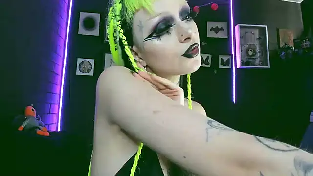 Snapshot of insania_9999_ chatting on 02/06/25, 06:13 insania 9999  online show from 02/06/25, 06:13