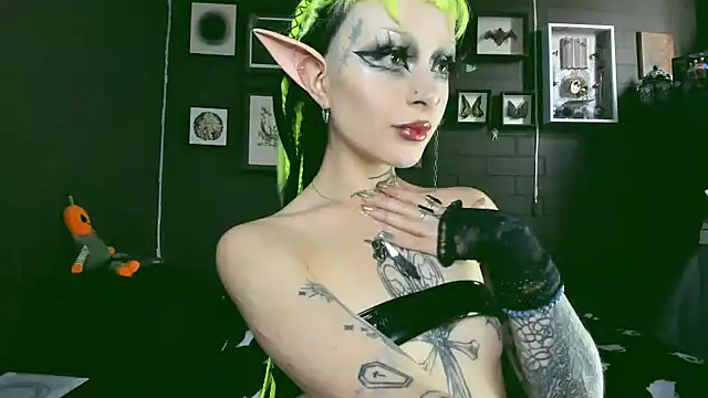 Snapshot of insania_9999_ chatting on 02/10/25, 04:36 insania 9999  online show from 02/10/25, 04:36